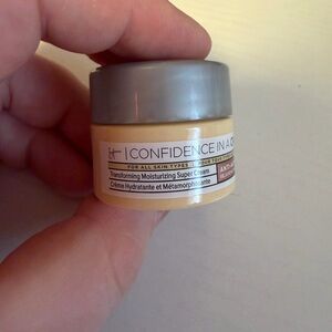 💕IT Cosmetics Confidence in a Cream